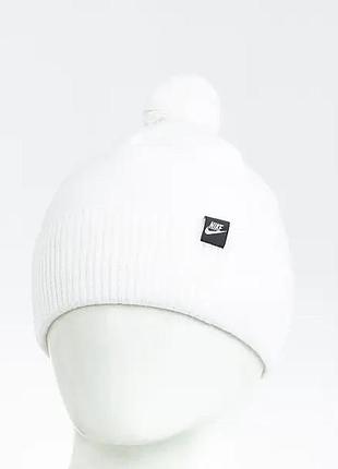 Белая шапка с нашивкой nike (балабон)