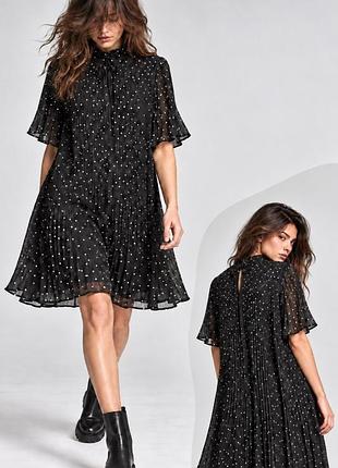 Черное шифоновое плиссированное платье трапеция new look в горошек