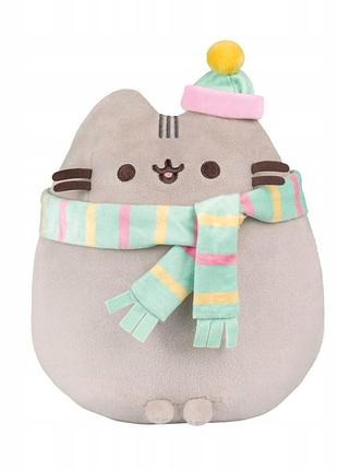 Pusheen плюшева маскотка в шарфі та капелюсі 24 см
