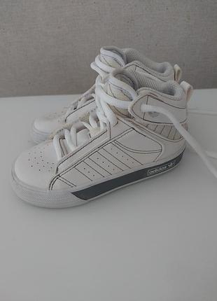 Кросівки унісекс adidas білі, розмір 24