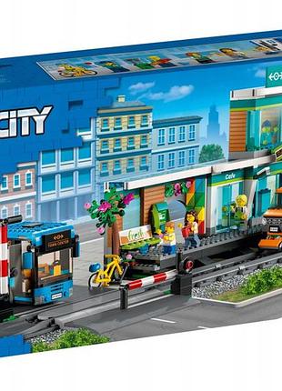 Lego city железничний вокзал 60335 автобус