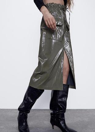 Лакированная юбка миди цвет хаки zara размер s