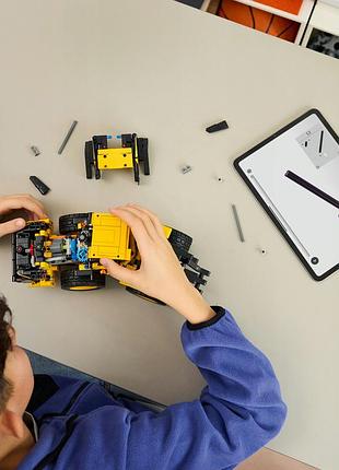Конструктор lego technic volvo l120 electric фронтальний навантажувач 42209 3