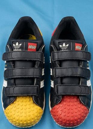 Дитячі кросівки adidas originals x lego superstar cf (gx3383).  
розмір 33, довжина устілки 21 см, країна виробник індонезія оригінал