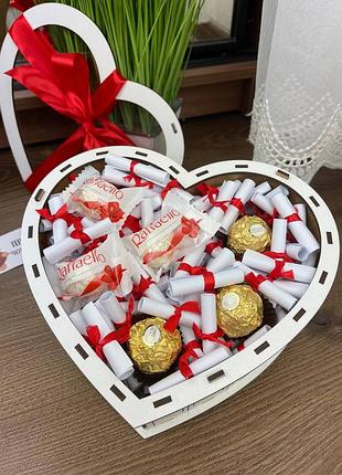 Подарунковий бокс ferrero з цукерками та 101 причиною "чому я тебе кохаю"