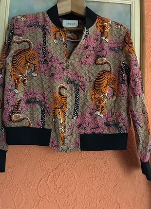 Не буває поганої погоди: бомпер gucci 9