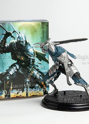 Фигурка рыцарь арториас дарк соулс dark souls knight artorias 18 см уценка подклеена рукоятка меча