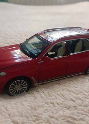 Колекційна моделька bmw x7 червона 1:32