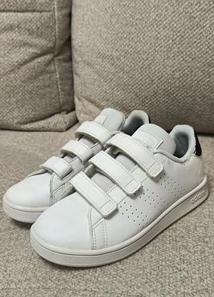 Кросівки унісекс adidas білі