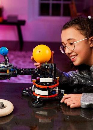 Конструктор lego technic земля та місяць на орбіті 2