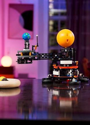 Конструктор lego technic земля та місяць на орбіті 4