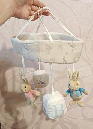 Peter rabbit musical cot mobile, подвеска на мобиль в стиле «питер кролик» с мягкими плюшевыми игрушками-кроликами и подвесными текстильными кубиками