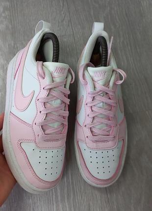 Кросівки для дівчинки nike
