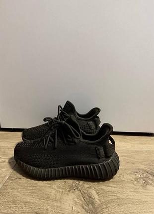 Кросівки жіночі adidas yeezy чорні, розмір 37, довжина устілки 23,5 см