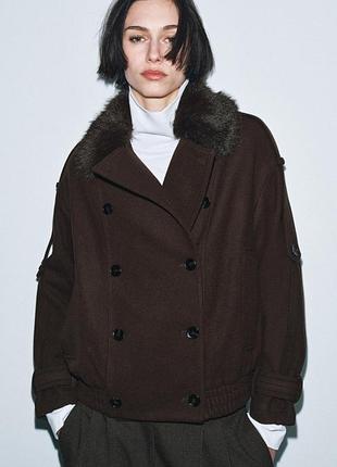 Zara размер l. 53% шерсть,40% полиэстер воротник искусственный, отстегивается