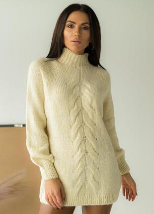 Теплый свитер с вязкой косичка1 фото