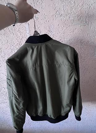 Хакі бомбер з манжетами h&m на блискавці 5