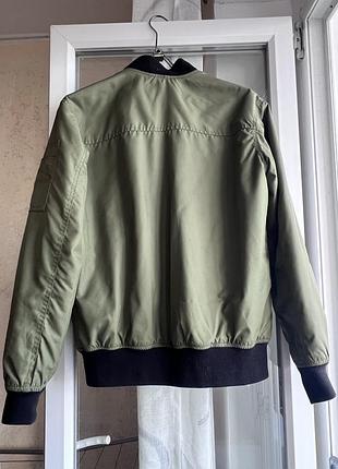 Хакі бомбер з манжетами h&m на блискавці 2