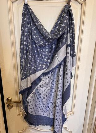 Класична шаль louis vuitton monogram denim shawl в універсальному та стильному блакитно-сіро-синьому відтінку (denim).