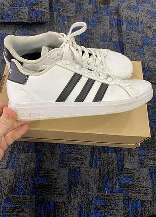 Кросівки adidas білі шкіряні