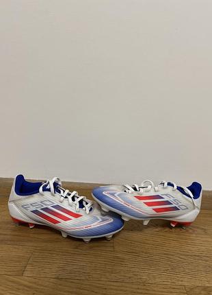 Бутси чоловічі adidas f50 білі з синім та червоним