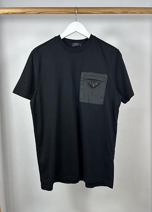 Prada metallic logo pocket красива ефектна футболка з шикарним дизайном розмір м