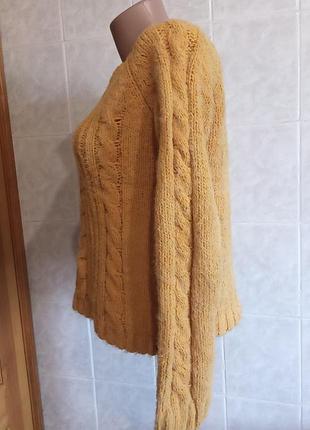 Primark — яскраво-жовтий светр із косами. 3