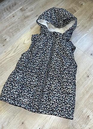 Жилетка для дівчинки h&m з капюшоном, розмір 128, чорна з візерунком квіточок
