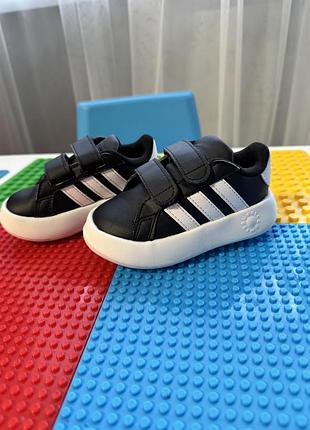 Кросівки дитячі adidas grand court 2.0 чорно-білі