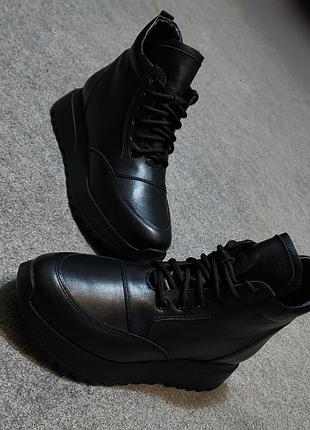 Женские ботинки