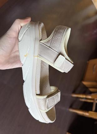 Сандалі жіночі skechers d'lux walker бежеві