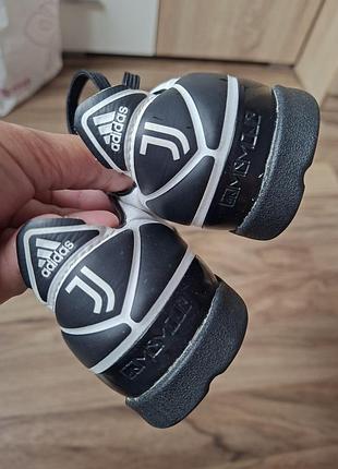 Бело-черные детские бутсы adidas размер 28 4