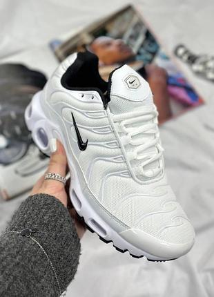 Nike air max plus tn white | білосніжні кросівки з чорним свішем | 39