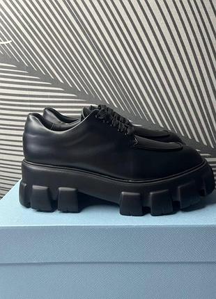 Шкіряні лофери prada