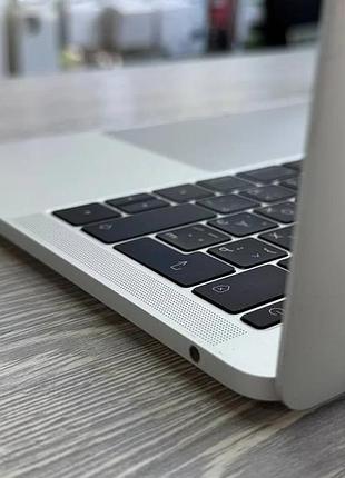 Ноутбук apple macbook pro 13 2017 silver / 13.3" (2560x1600) ips / intel core i5-7360u (2 (4) ядер по 2.3 - 3.6 ghz) / 8 gb ddr3 / 5