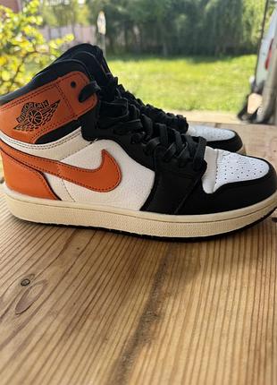 Кросівки унісекс air jordan 1