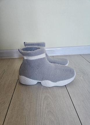 Новые детские кроссовки р 34
