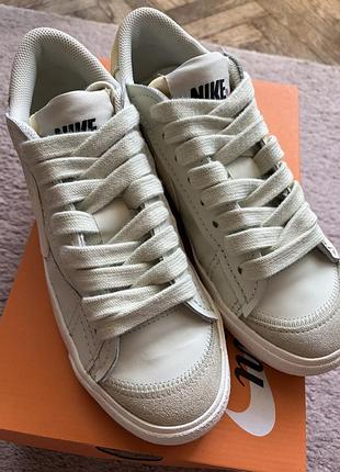 Кросівки жіночі nike blazer low '77 jumbo м'ятні розмір eu 41 / 26,5 см матеріал натуральна шкіра та замш