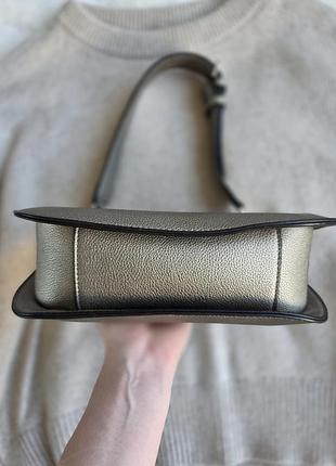 Сумка guess золотисто-бежева 4