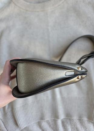 Сумка guess золотисто-бежева 5