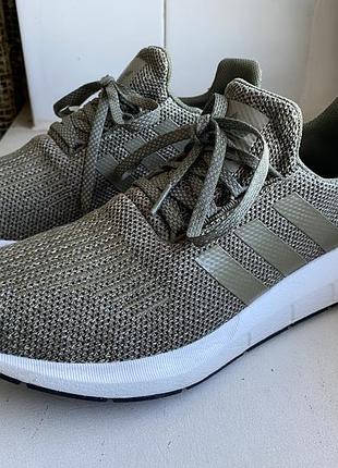 Кросівки adidas 41/42