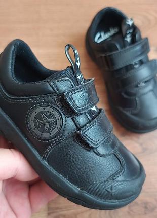 Оригинальные кожаные clarks р24 длина стельки по факту 15.5см
ц499грн
