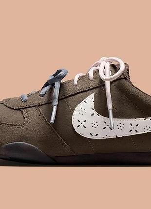 Nike sprint sister ridgerock ir5693-256 | коричневі жіночі кросівки з візерунчастим свішем | 36–41