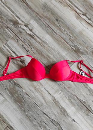 Ярко-красный верх от купальника prettylittlething, размер eur 34 / ru 6 / xs