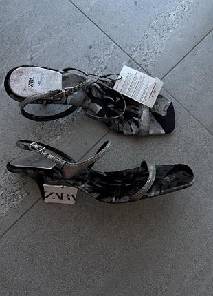 Жіночі босоніжки zara чорні, сріблясті, 40, оксамит