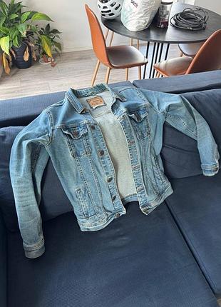 Джинсовая куртка, светлая, pull and bear