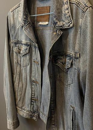 Жіноча джинсова куртка levi’s вінтажна, блакитна, розмір m