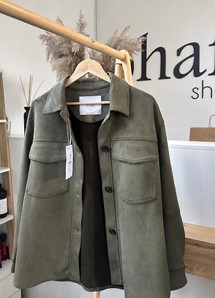 Куртка-сорочка bershka з ефектом мокрої замші