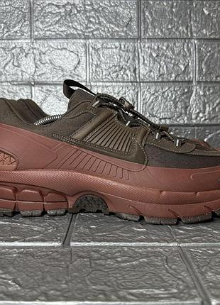 Чоловічі кросівки nike zoom vomero roam brown hv6901-200