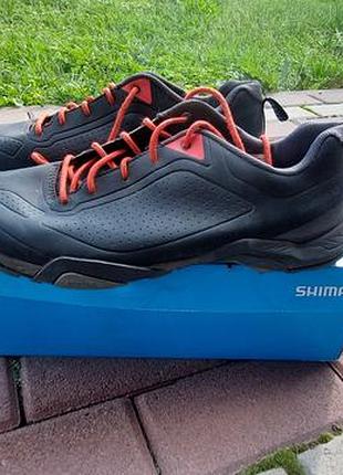Кросівки чоловічі shimano чорні з помаранчевими шнурками
